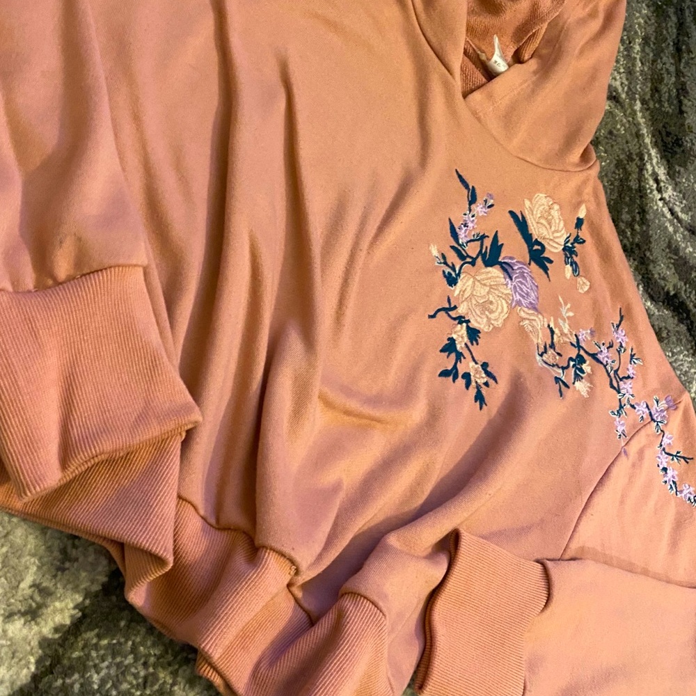 Cute womens/juniors embroidered sweatshirt size M